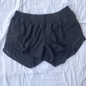 Lululemon black Hotty Hot 4” short